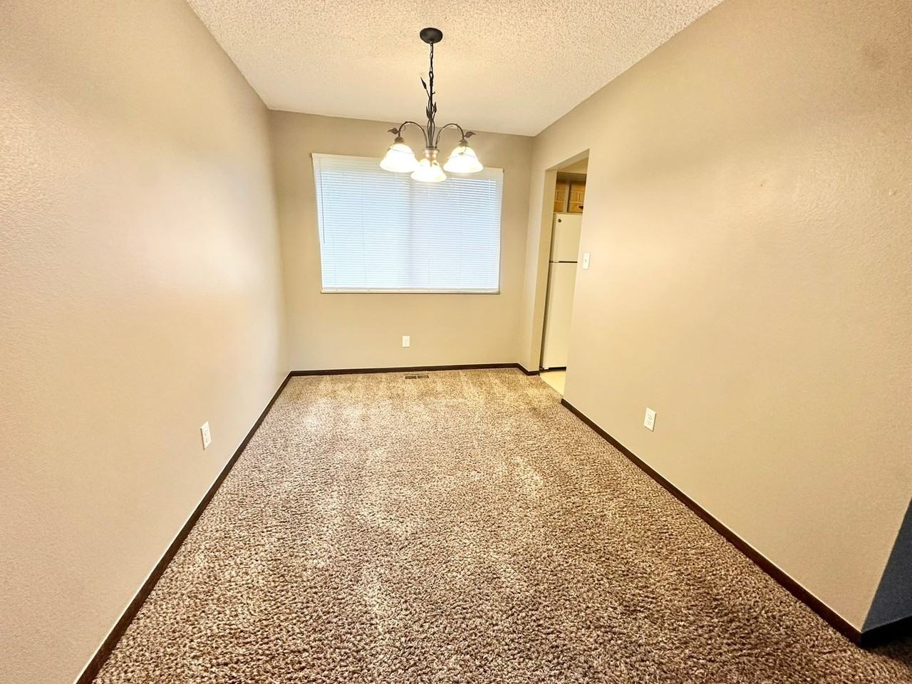 1907 Leicester Way - Photo 5 of 22