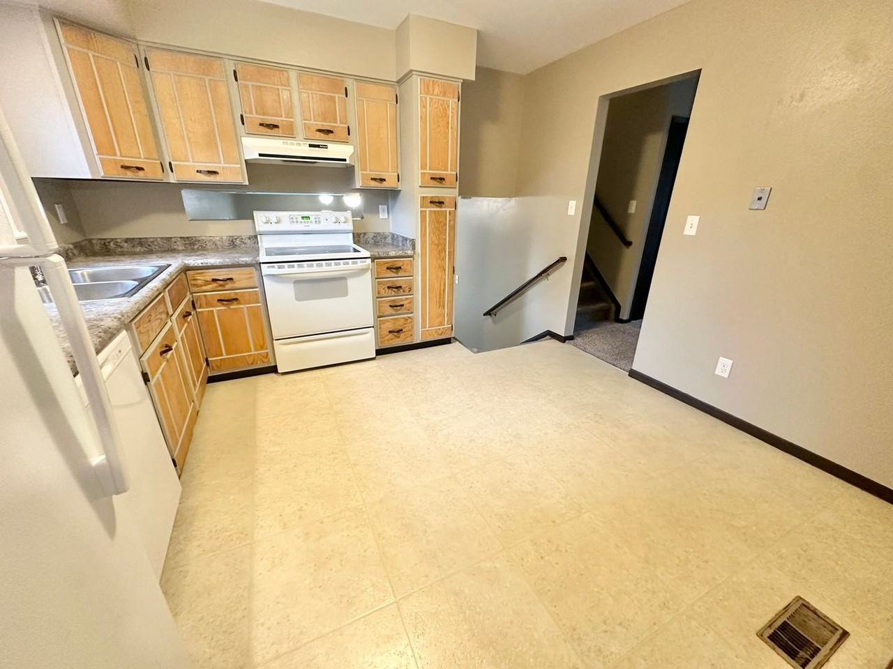 1907 Leicester Way - Photo 6 of 22