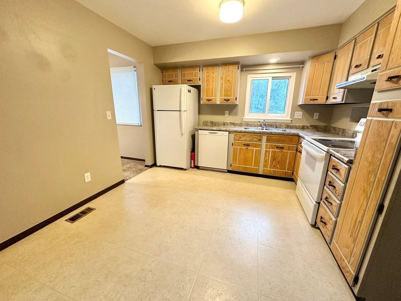 1907 Leicester Way - Photo 7 of 22