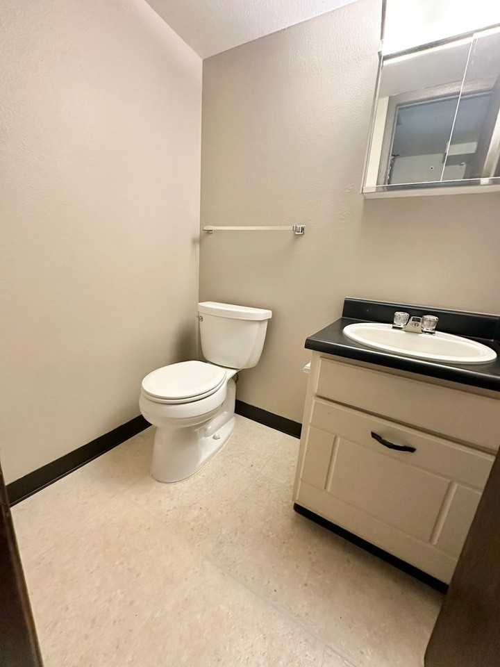 1907 Leicester Way - Photo 7 of 20