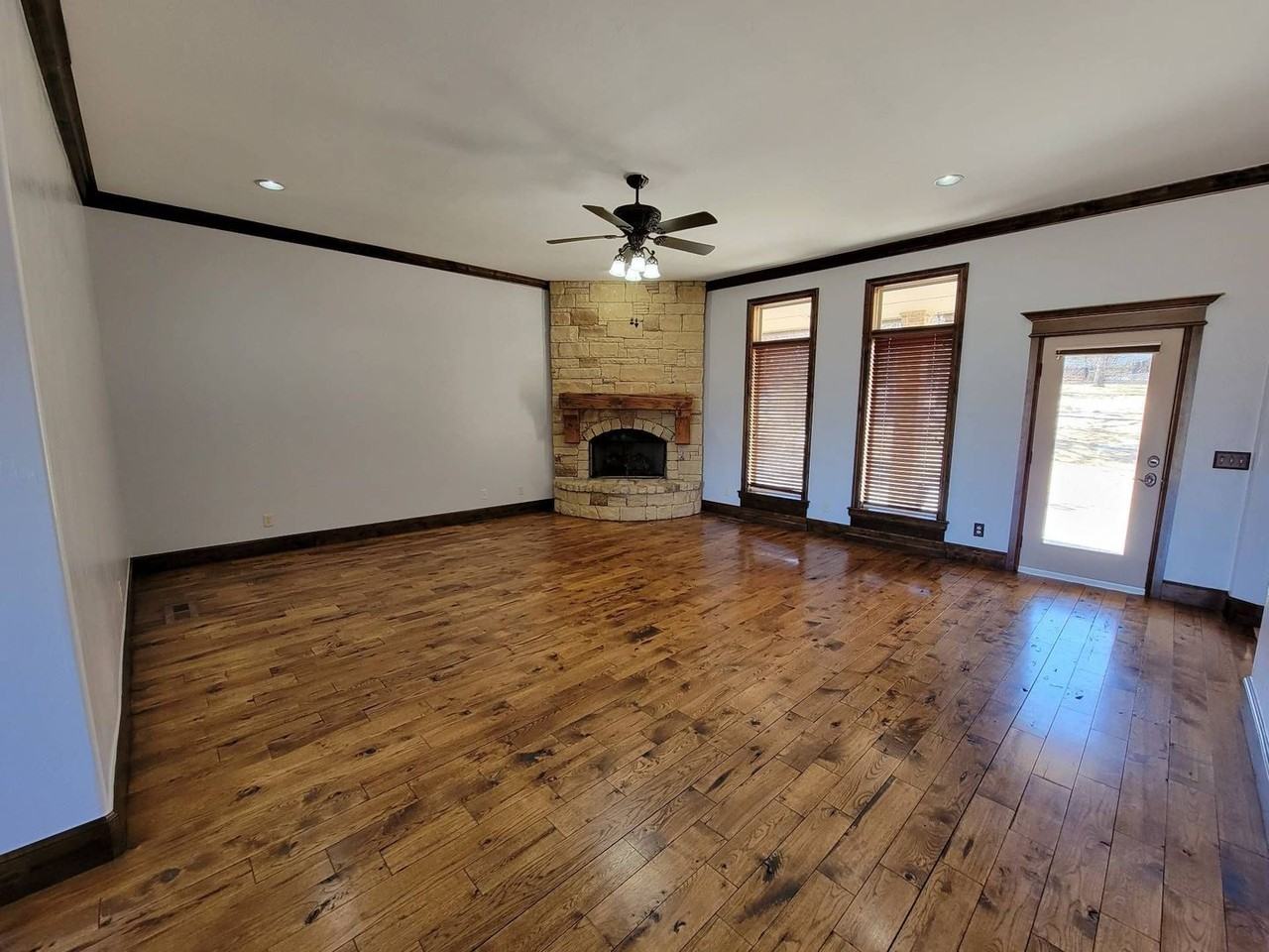 8741 Belcaro Dr - Photo 3 of 28