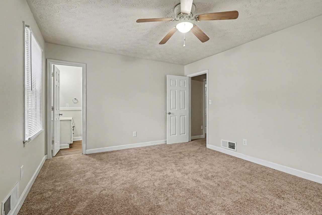 1836 Mclain Ln - Photo 6 of 20