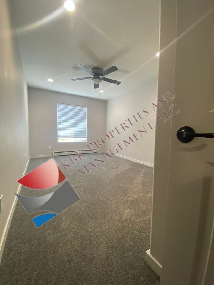 909 Douglas Dr - Photo 6 of 18