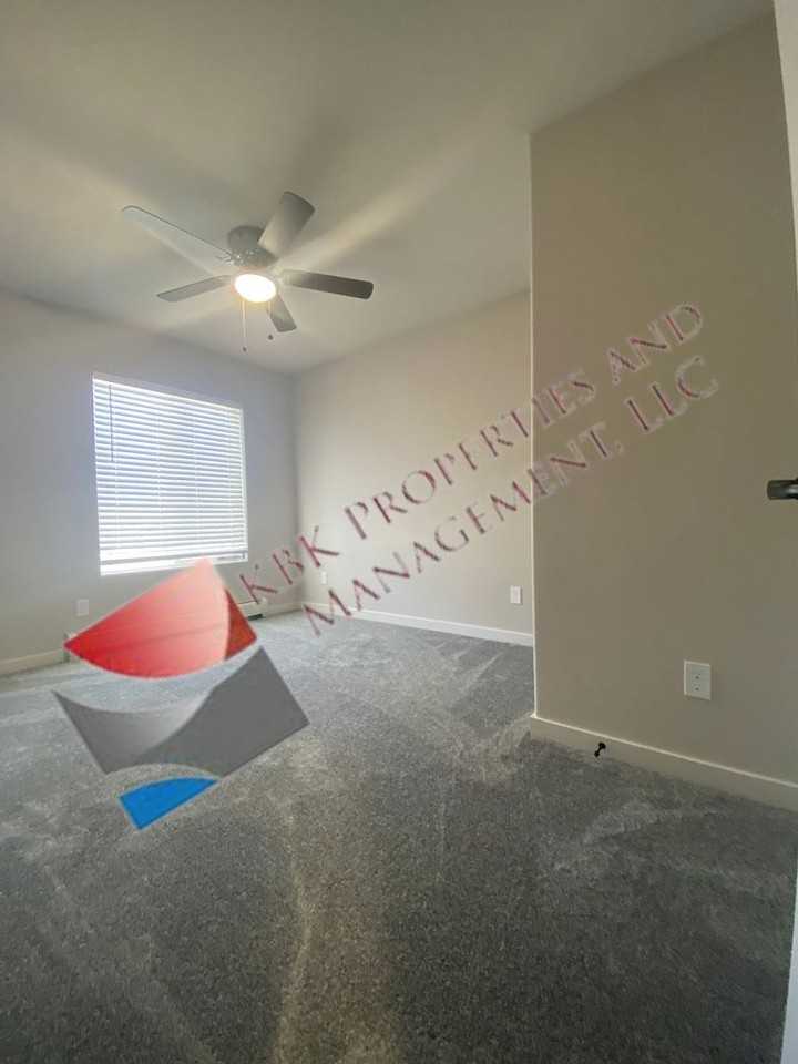 909 Douglas Dr - Photo 7 of 18