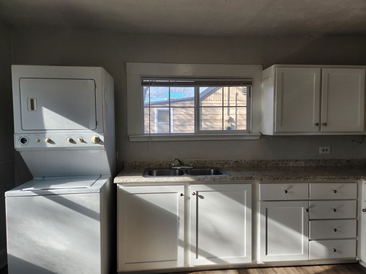 118 E 1st St - Photo 4 of 14