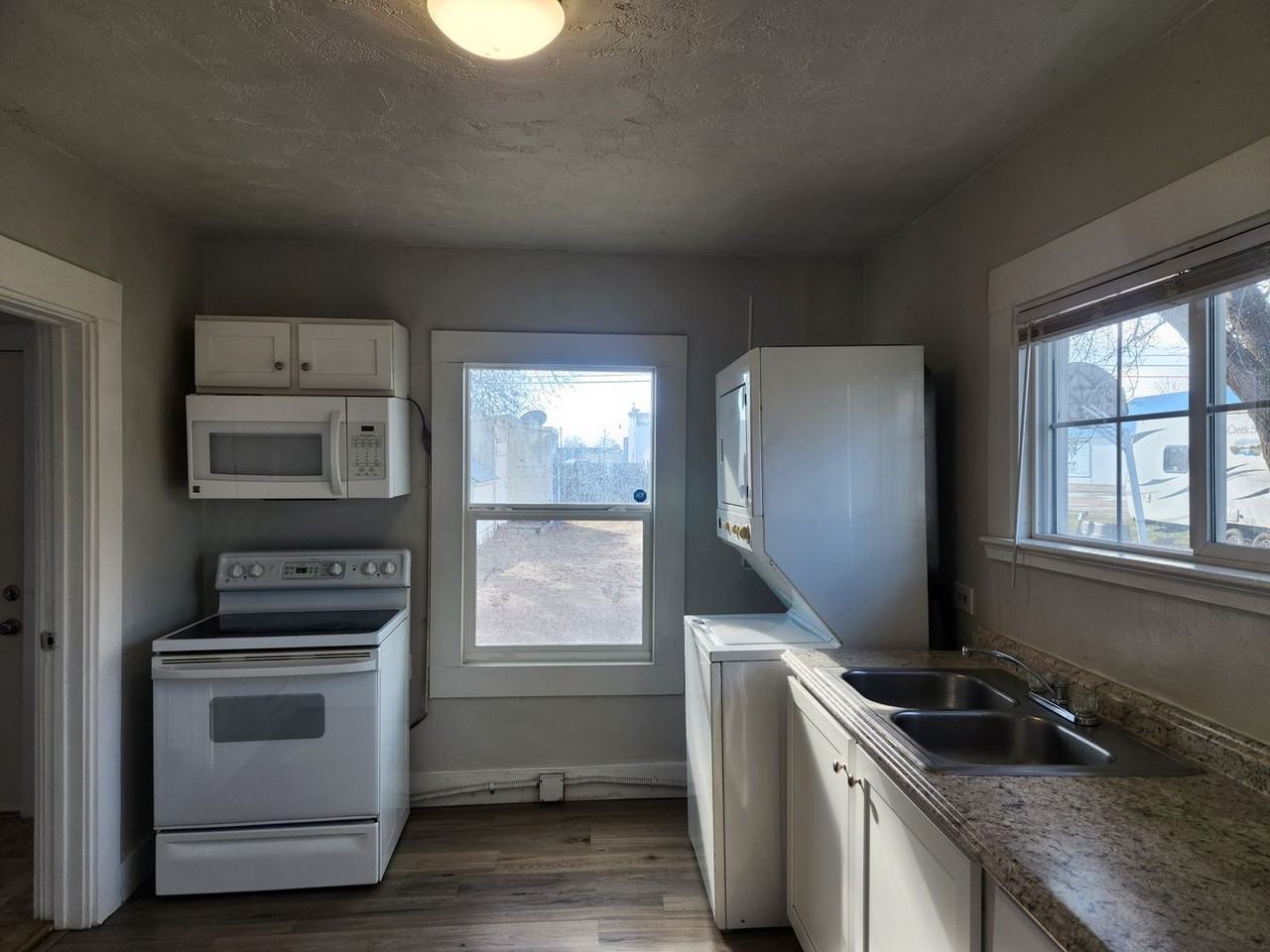 118 E 1st St - Photo 5 of 14