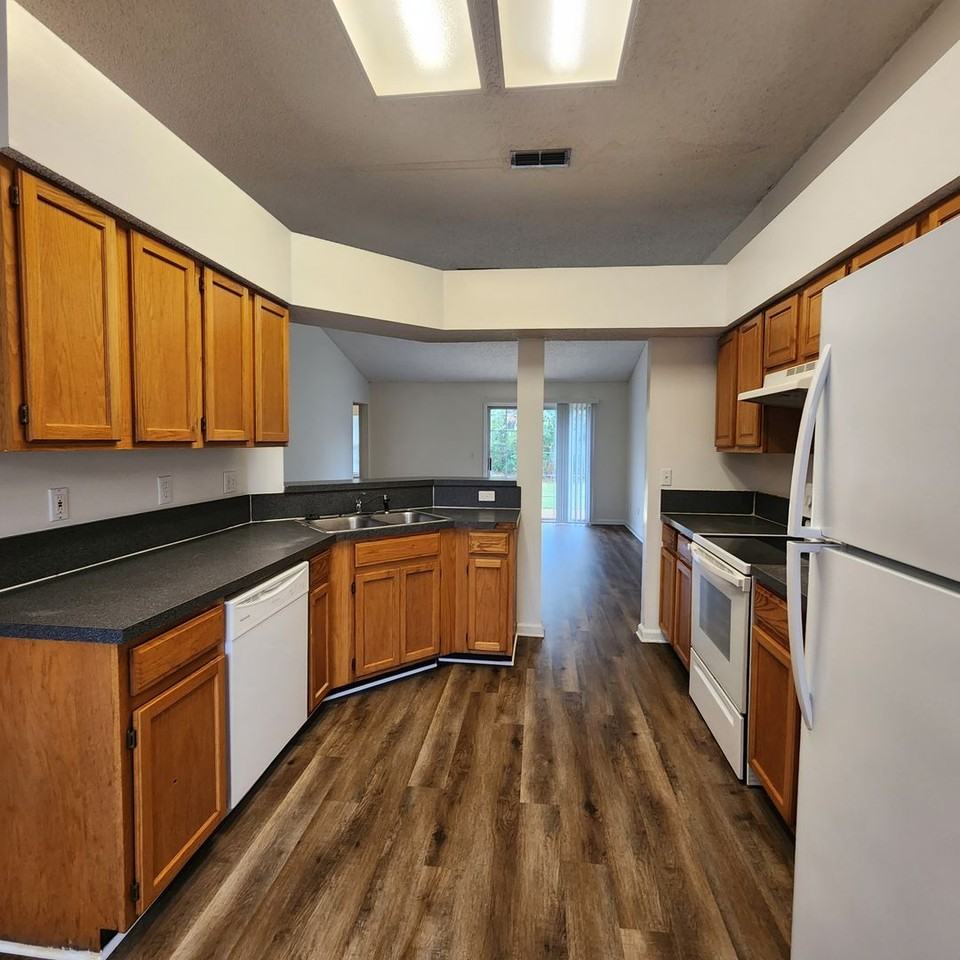 7910 Georgia Jack Dr N - Photo 5 of 24