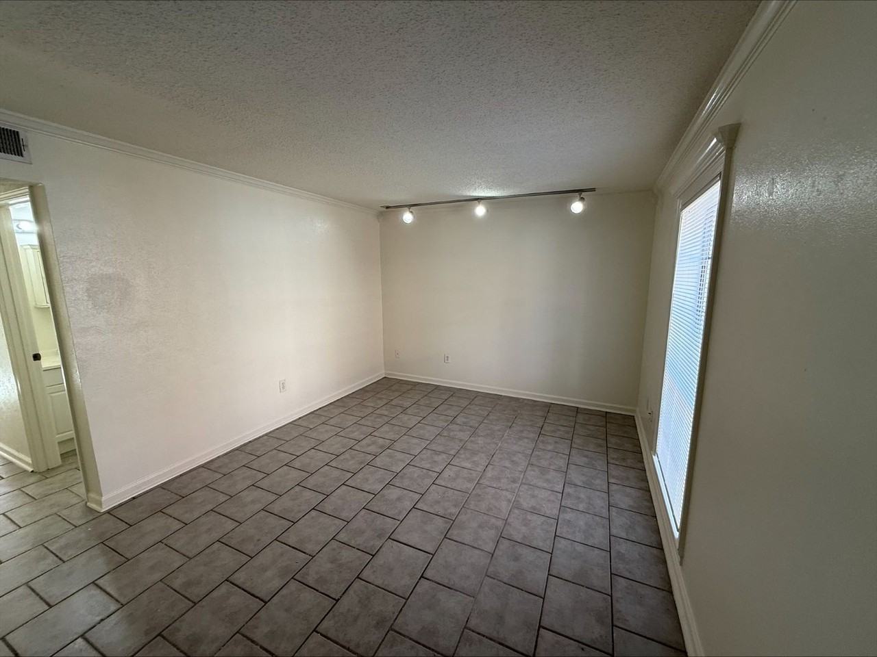 4101 Delaware Ave - Photo 2 of 8