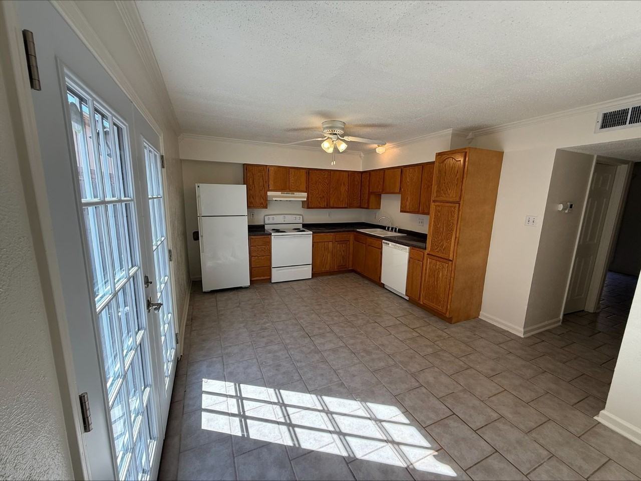 4101 Delaware Ave - Photo 3 of 8