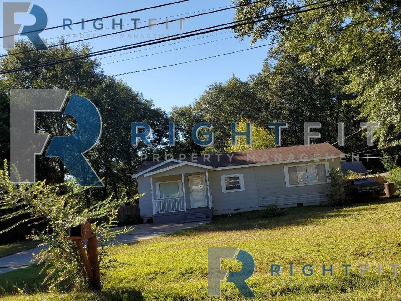 5753 Bishop Dr - Photo 2 of 24