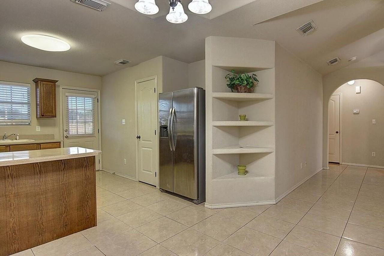 2910 Santa Ana St - Photo 3 of 10