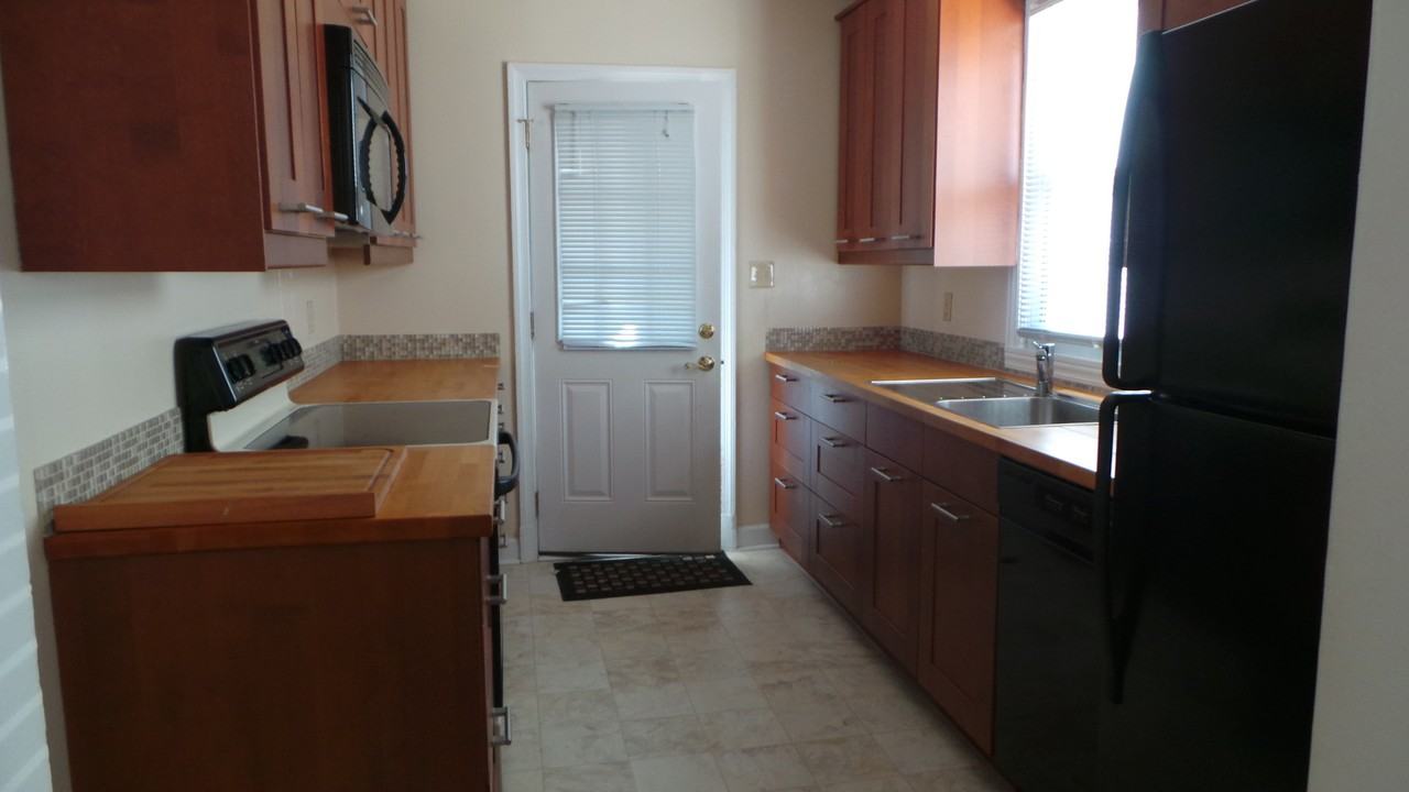 624 N Charles St - Photo 2 of 9