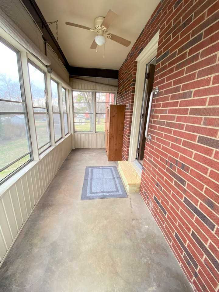 110 Circle Dr - Photo 2 of 11