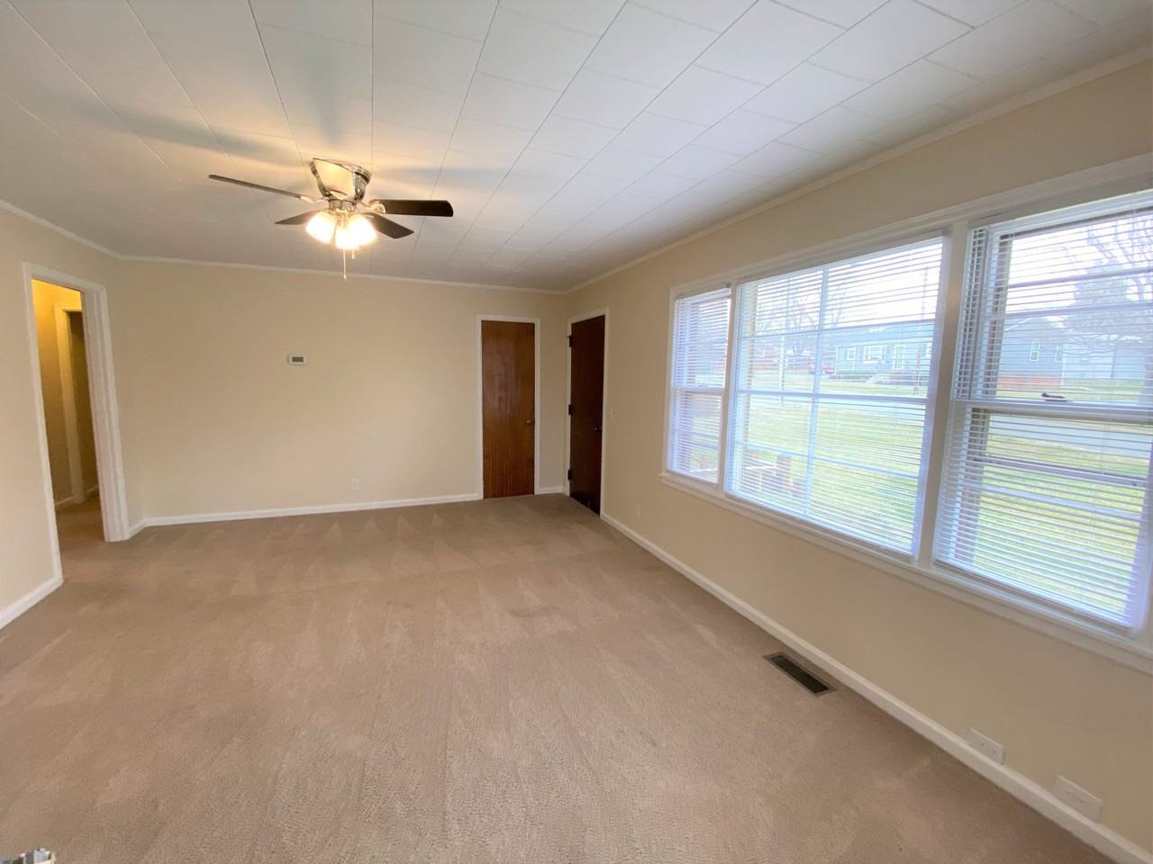 110 Circle Dr - Photo 3 of 11