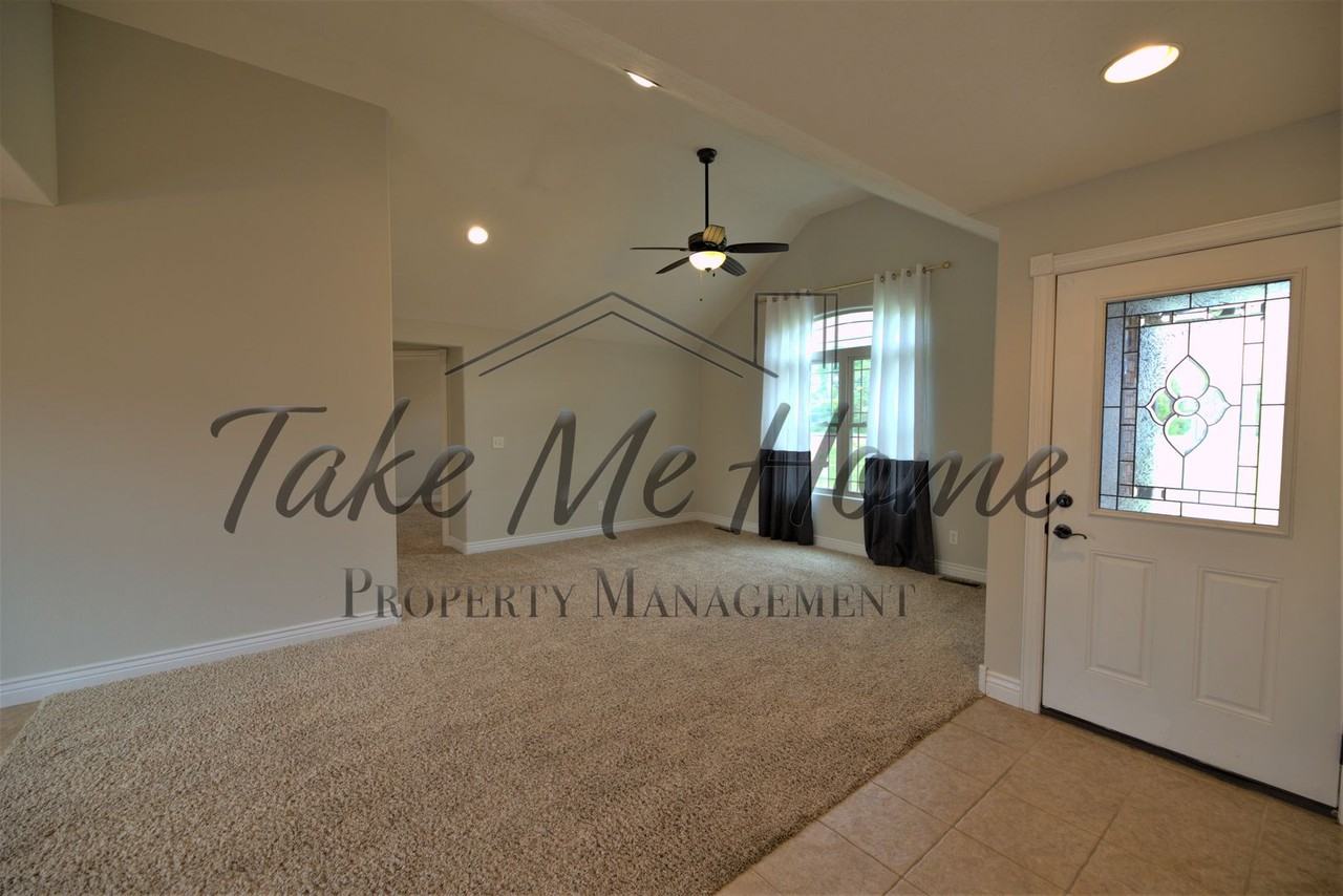 4902 E Farm Road 136 - Photo 3 of 15