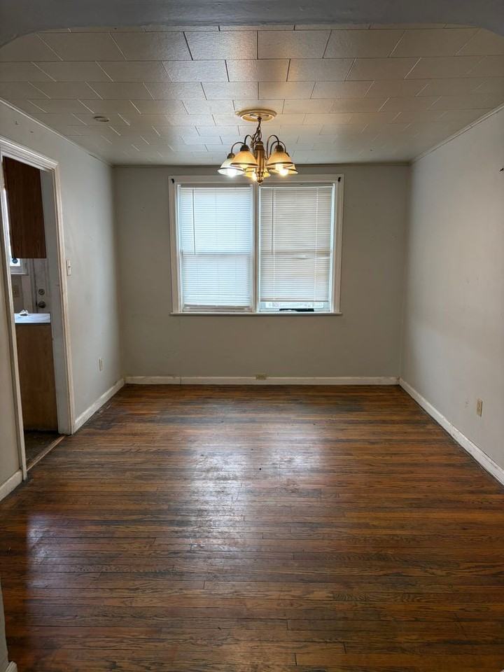 121 Dauphin St - Photo 3 of 7