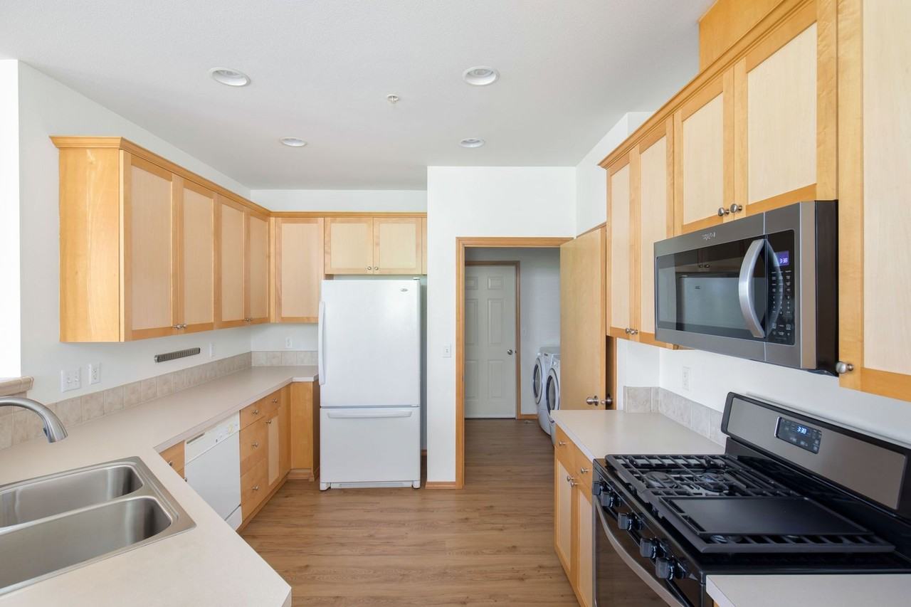 1855 Trossachs Blvd Se - Photo 4 of 28