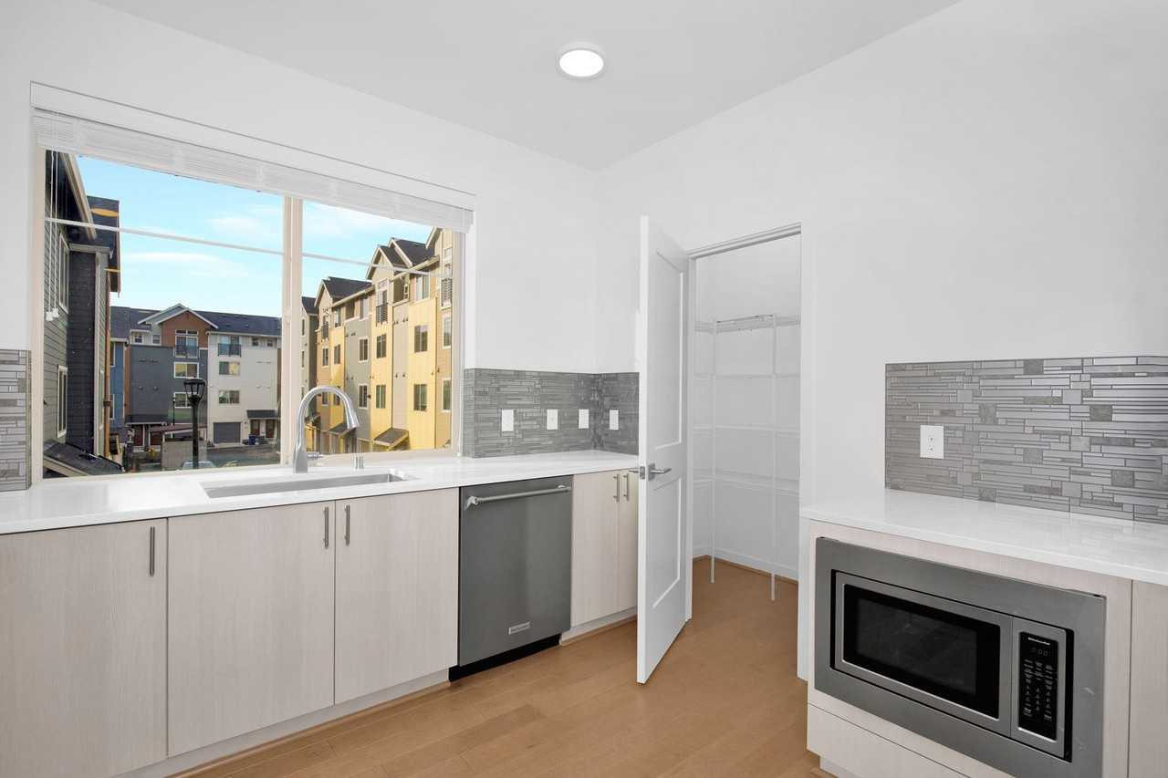 1488 159th Pl Ne - Photo 4 of 16