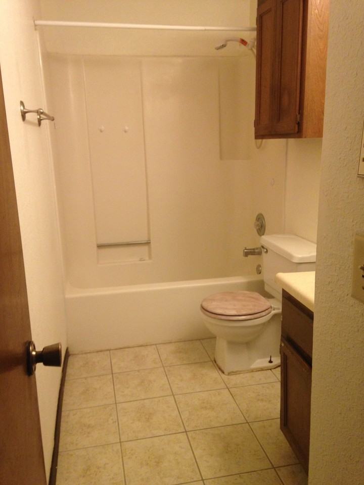 14264 S Hickory St - Photo 4 of 16