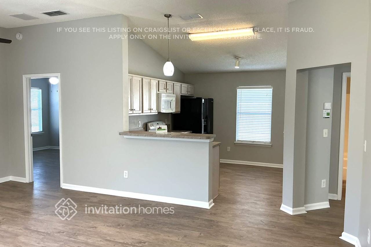 1872 Pineta Cove Dr - Photo 4 of 13