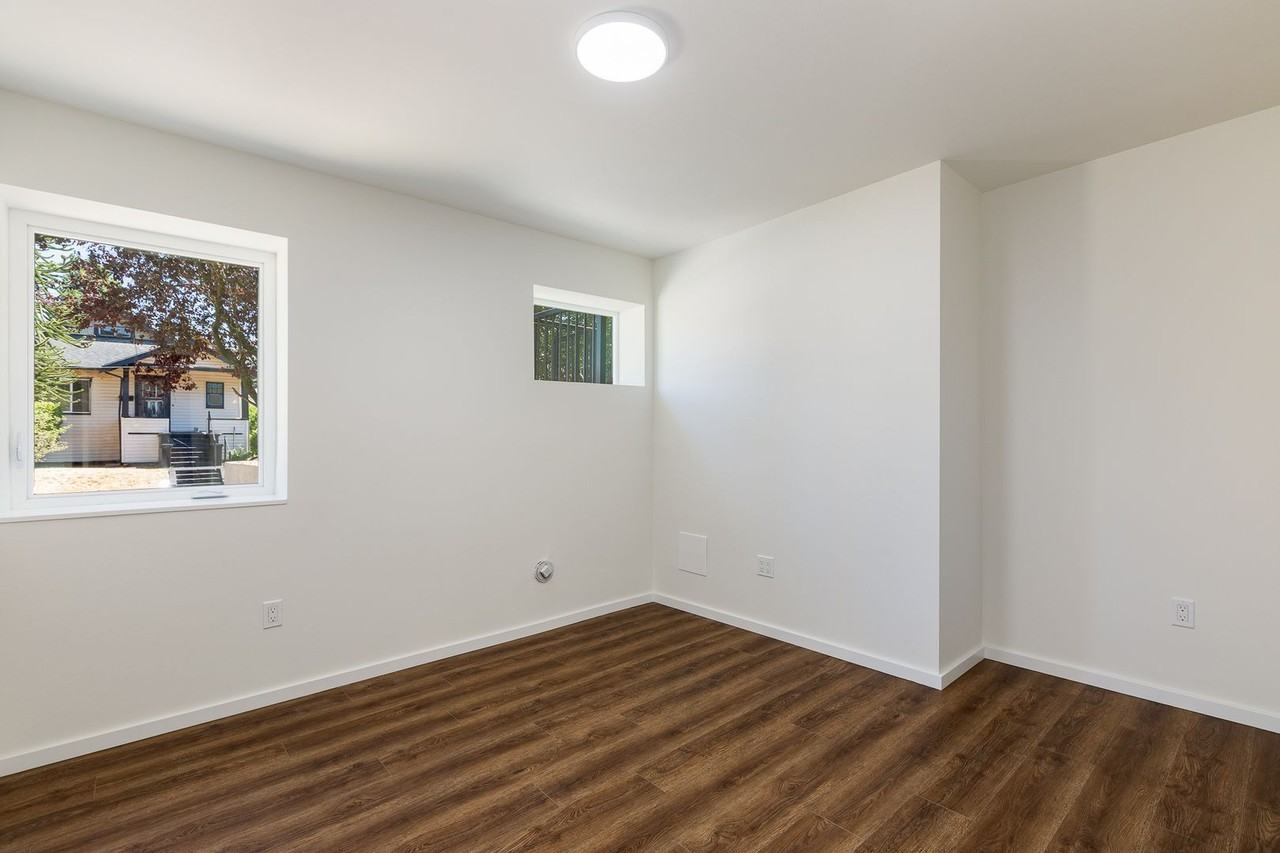 2515 E Fir St - Photo 5 of 8