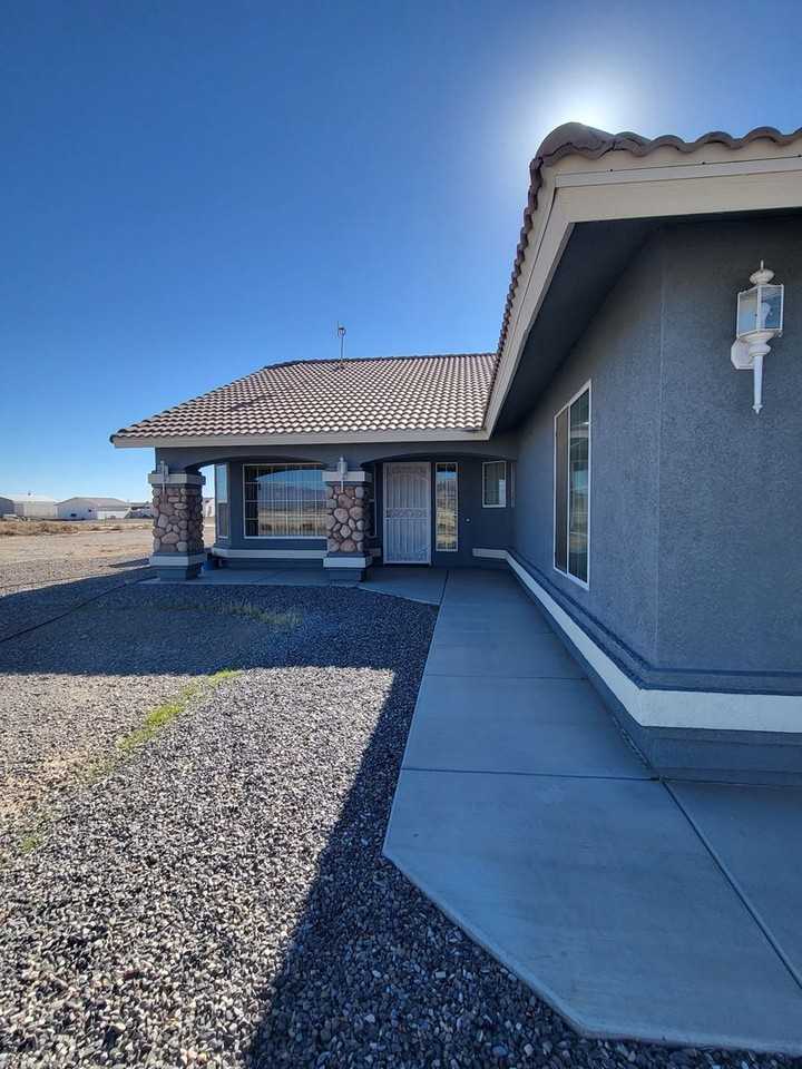 4431 W Betty Ave - Photo 3 of 44