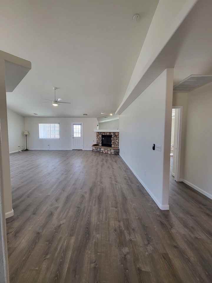 4431 W Betty Ave - Photo 6 of 44