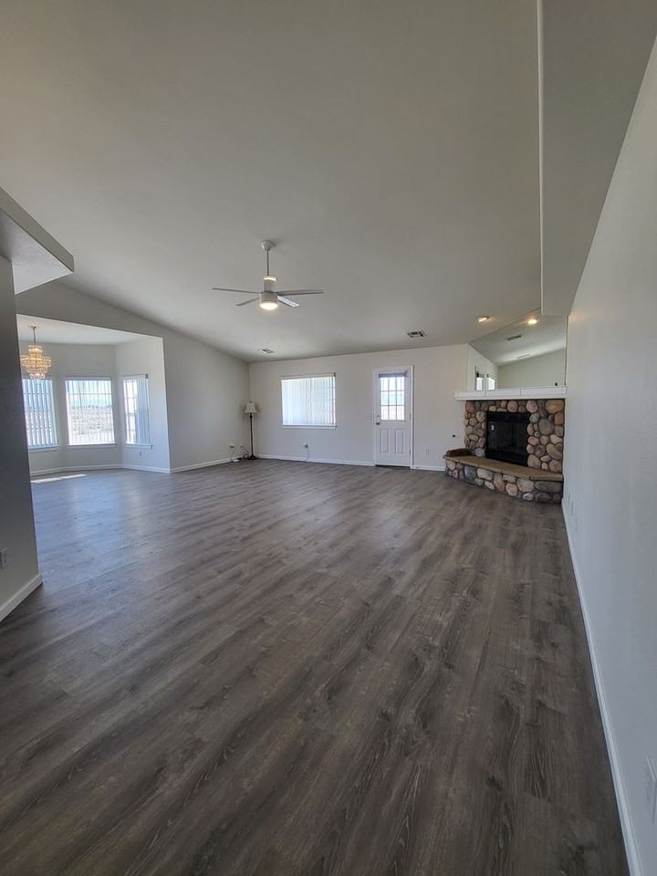 4431 W Betty Ave - Photo 7 of 44