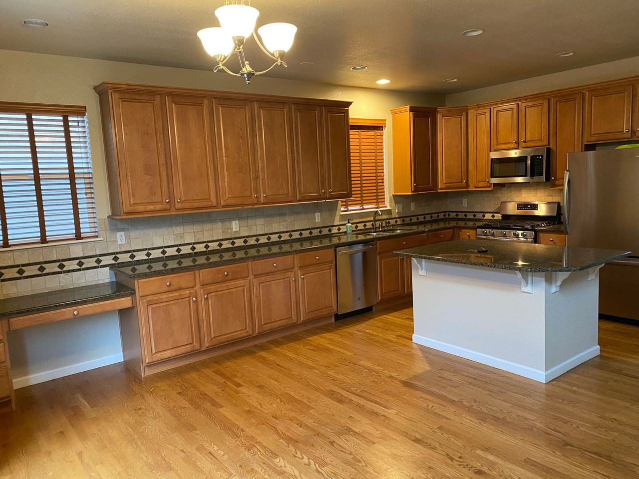 2219 Creekside Dr - Photo 6 of 26