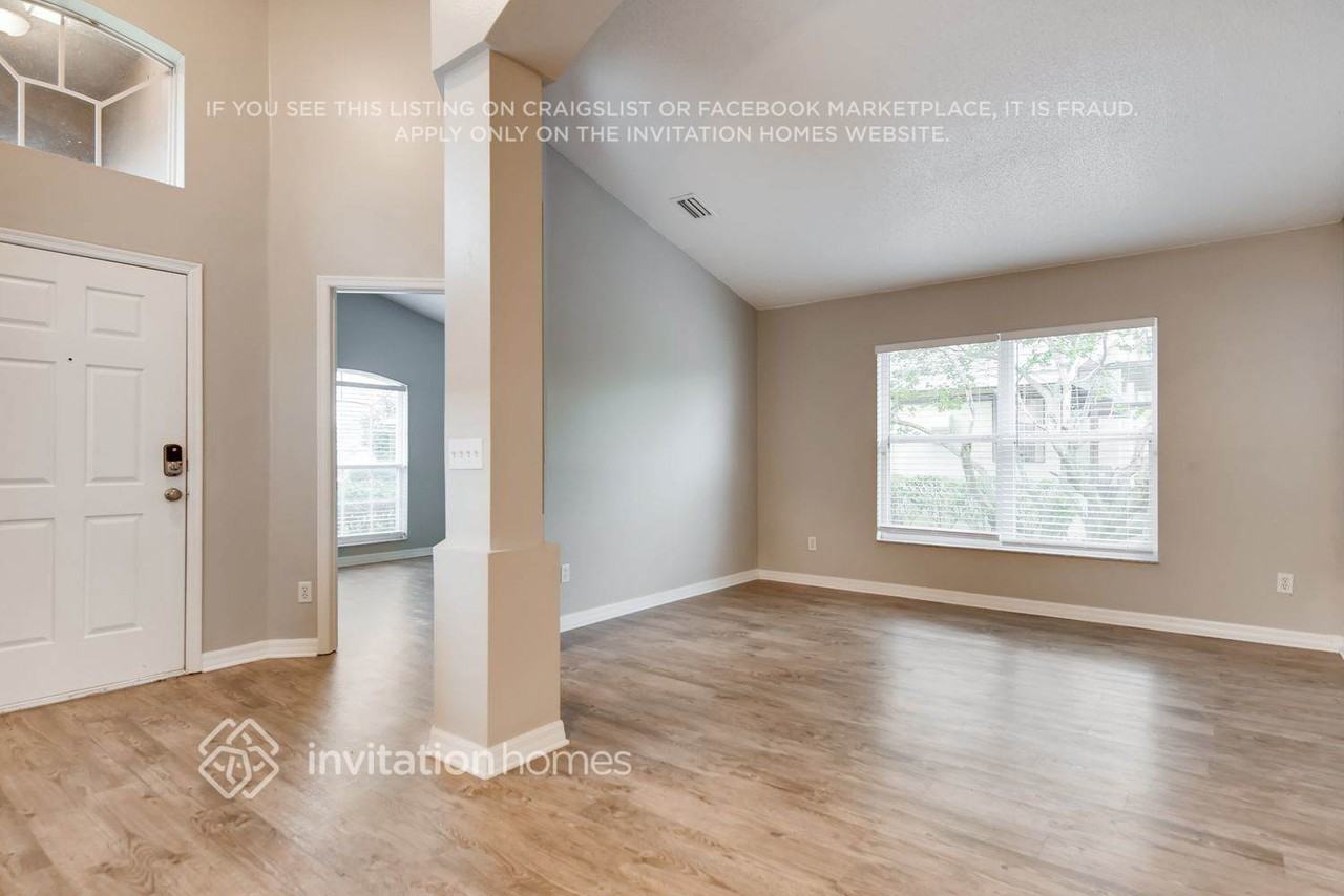 219 Chestnut Creek Dr - Photo 2 of 12