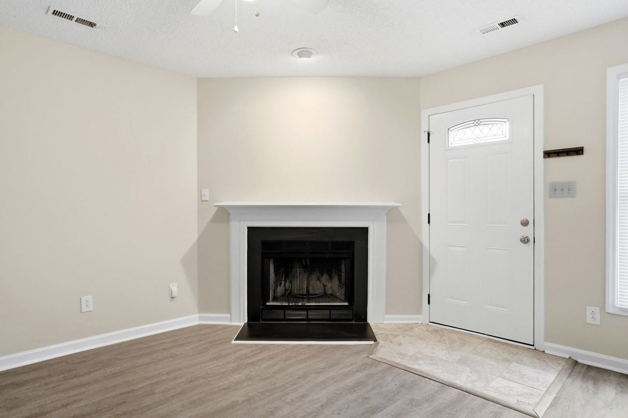 2100 Lanier Ave #C - Photo 7 of 44