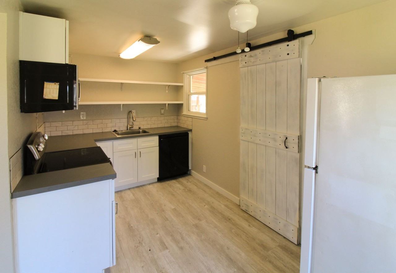 1205 W 2nd Ave - Photo 3 of 9