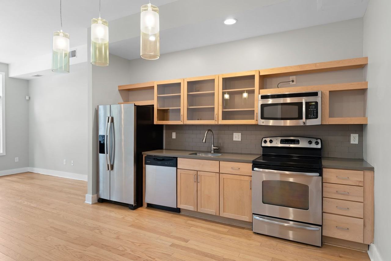 4475 Rainbow Blvd - Photo 2 of 17