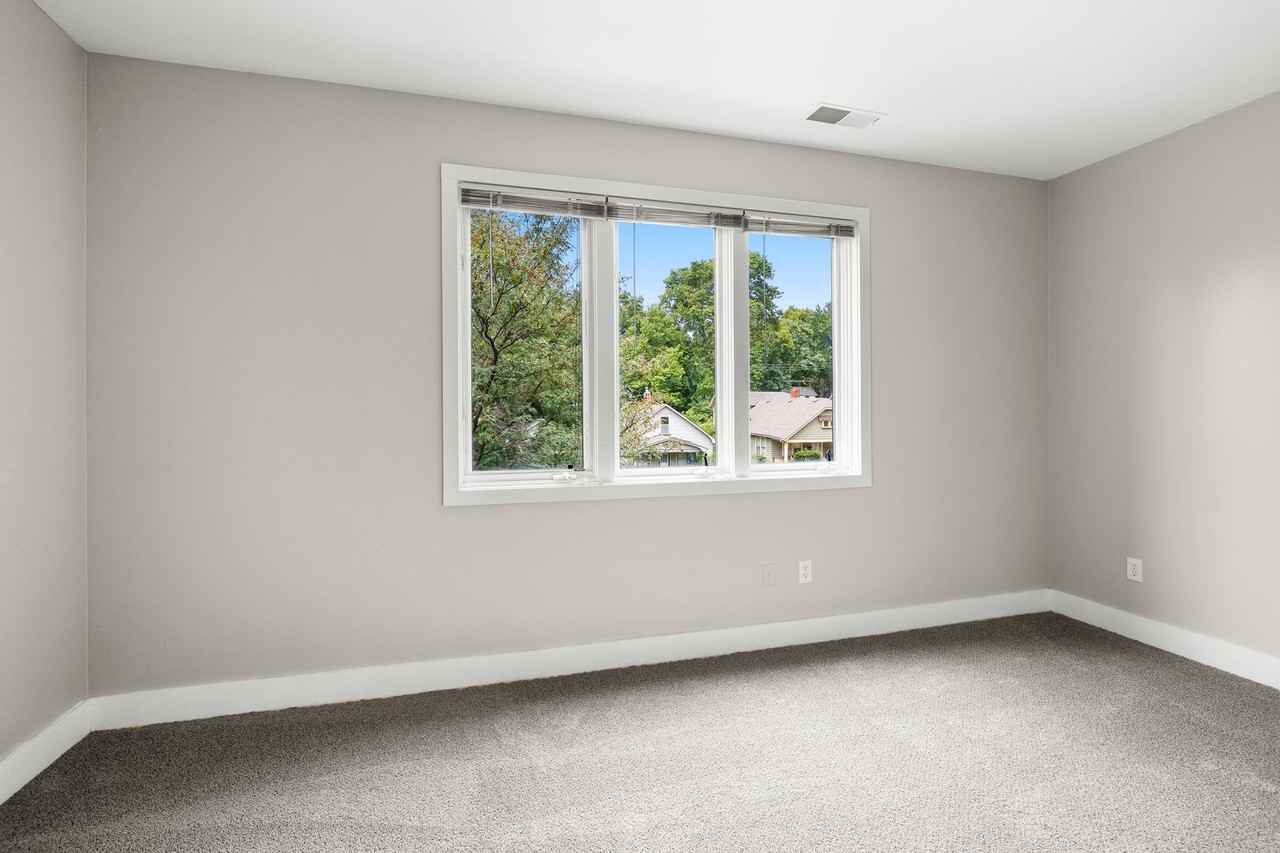 4475 Rainbow Blvd - Photo 7 of 17