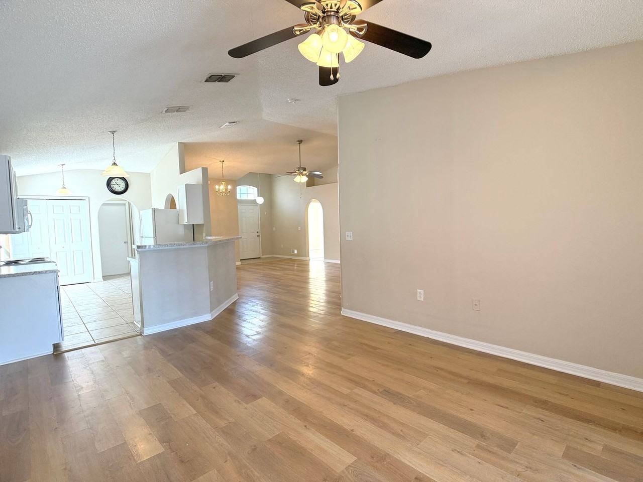 309 E Catfish Dr - Photo 6 of 26