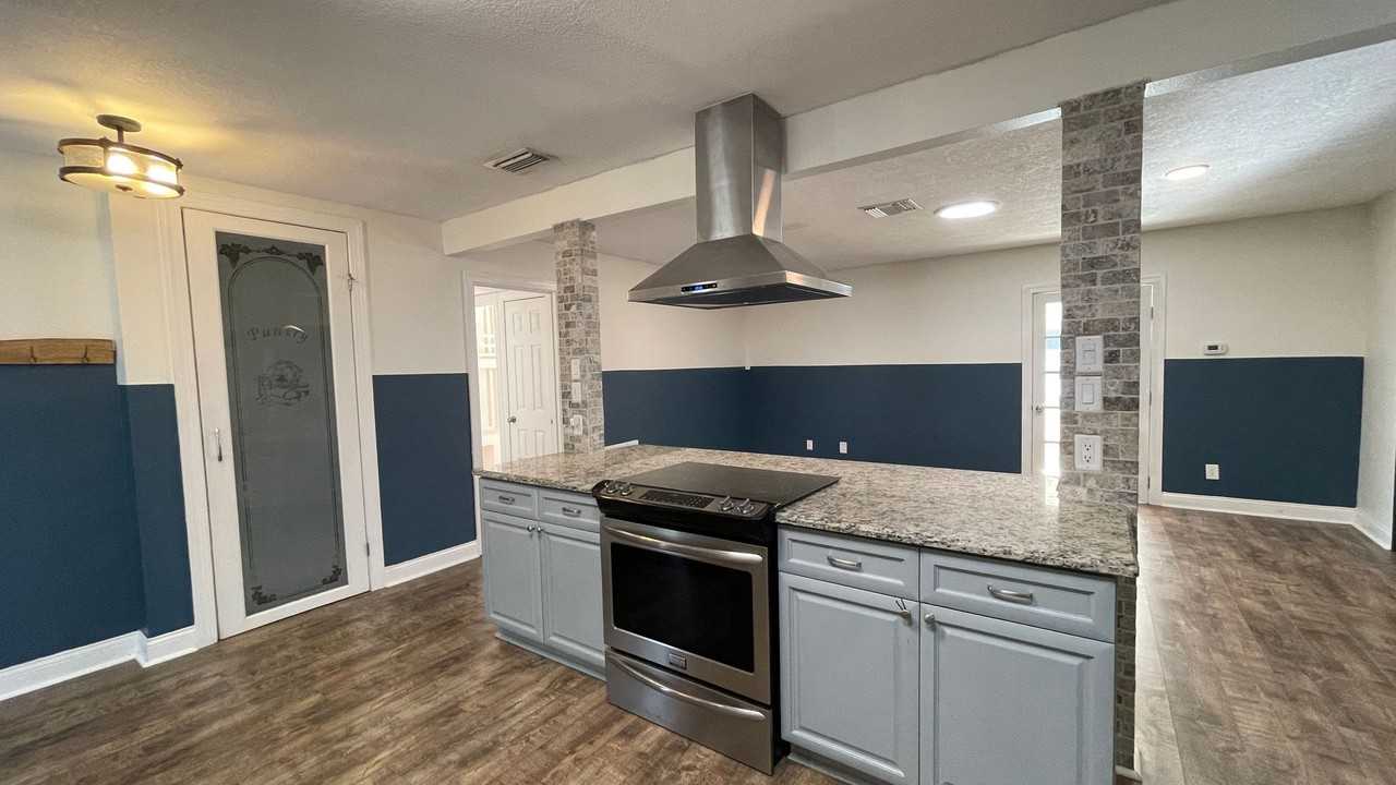 313 Satsuma Dr - Photo 5 of 37