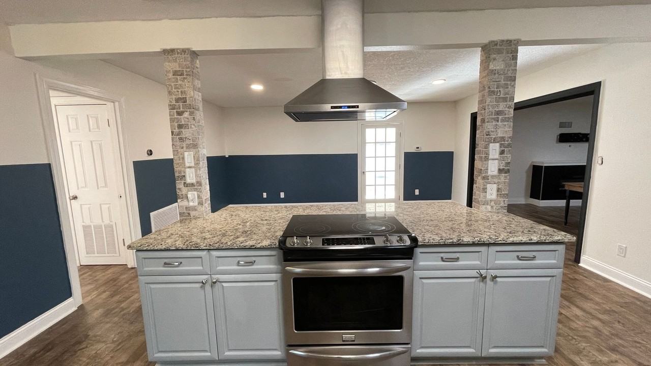 313 Satsuma Dr - Photo 6 of 37