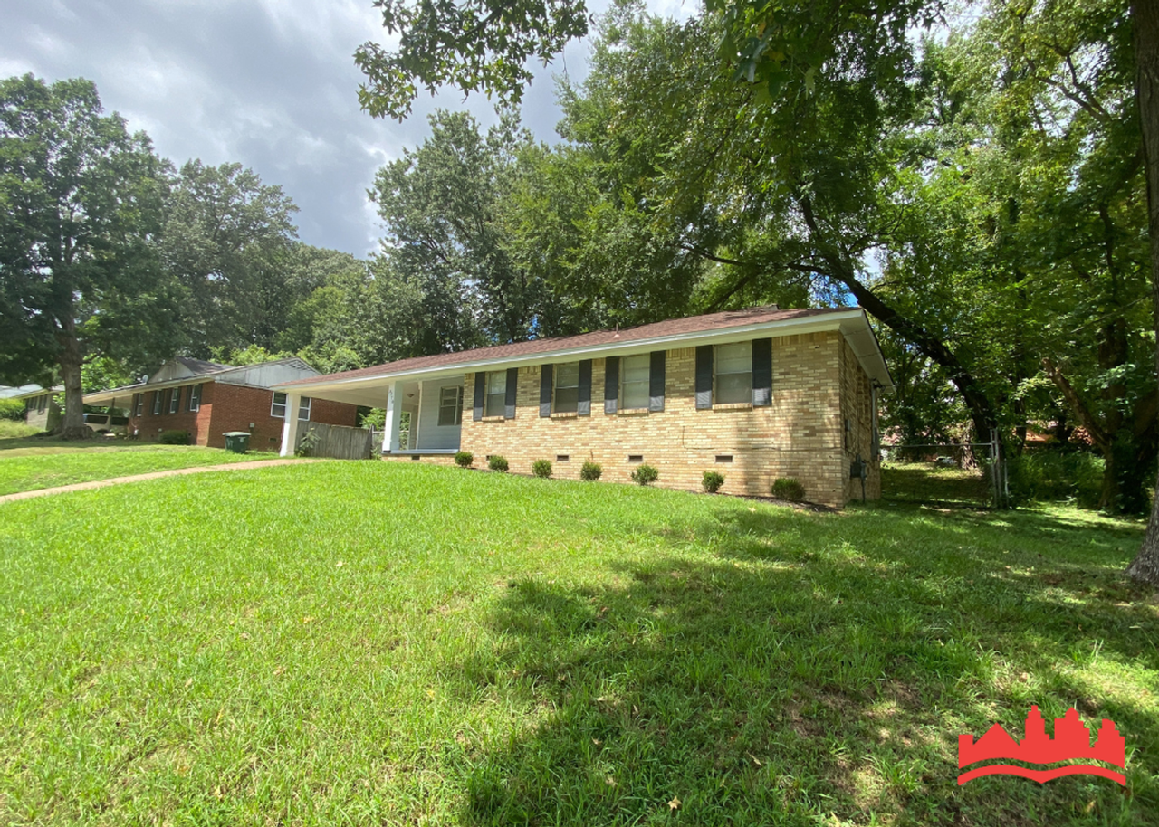 2370 Hillside Ave - Photo 3 of 41