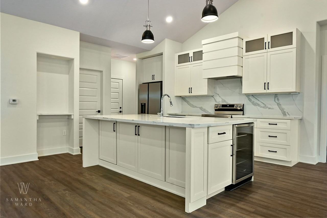 253 N Franklin St - Photo 7 of 32