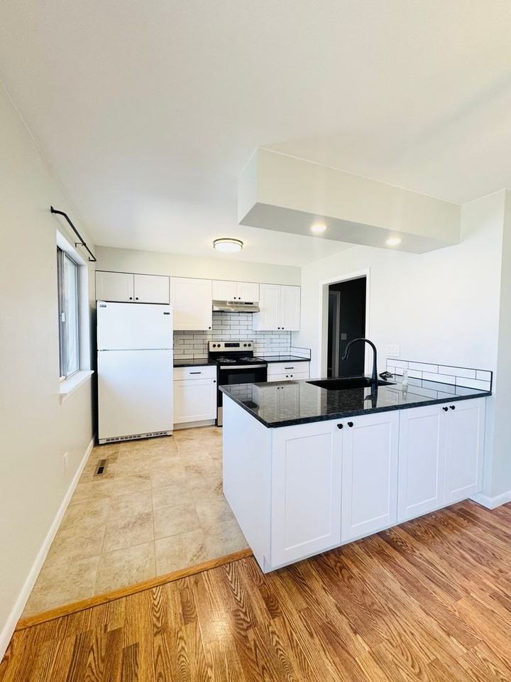 317 Galaxy Way - Photo 7 of 32