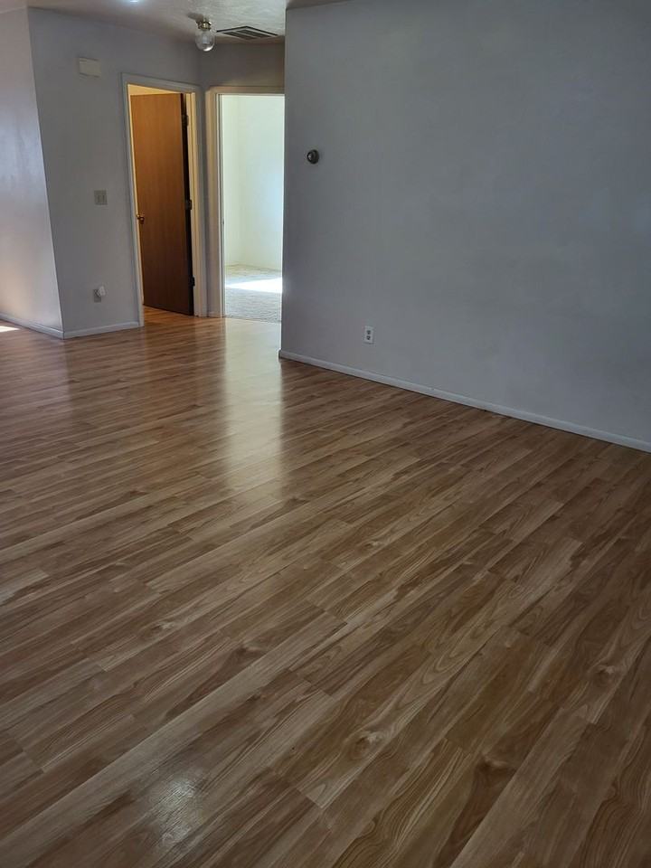 1005 W Midway St - Photo 2 of 8