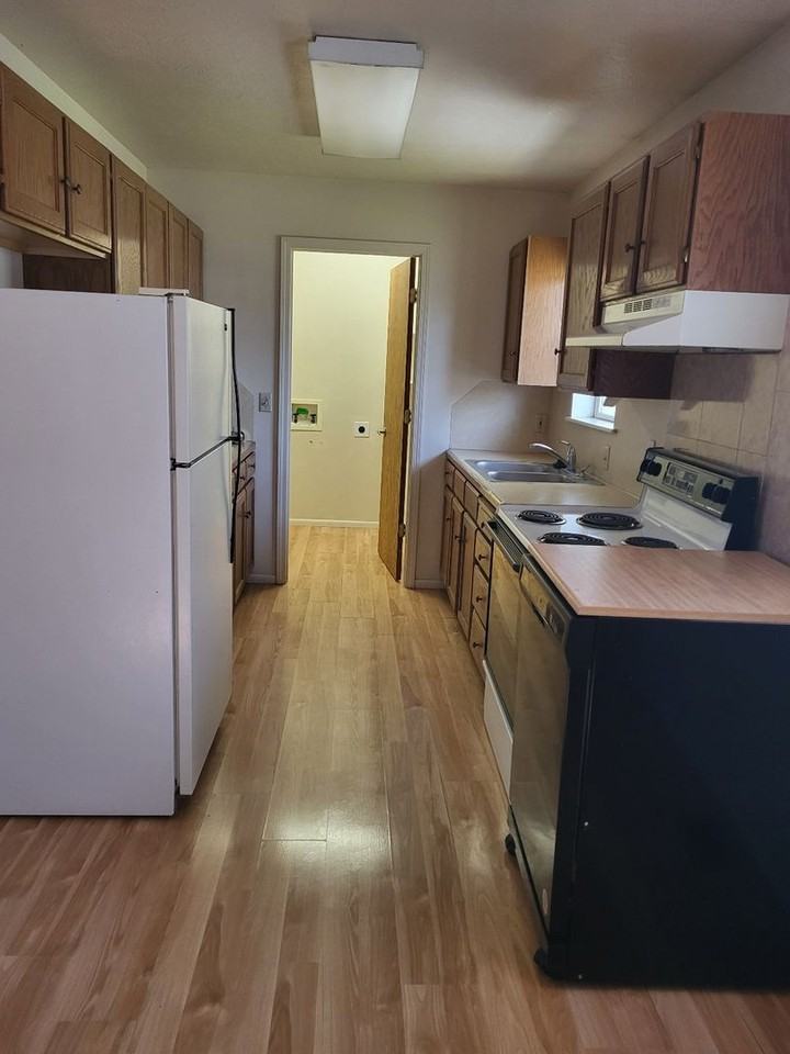 1005 W Midway St - Photo 4 of 8