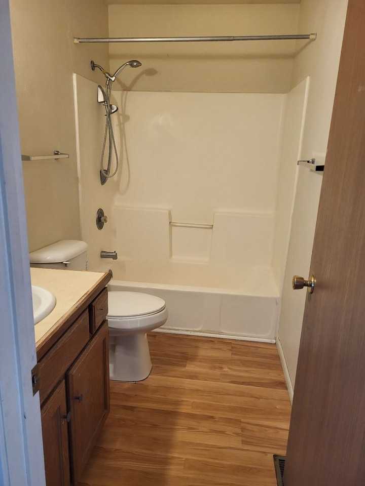 1005 W Midway St - Photo 5 of 8