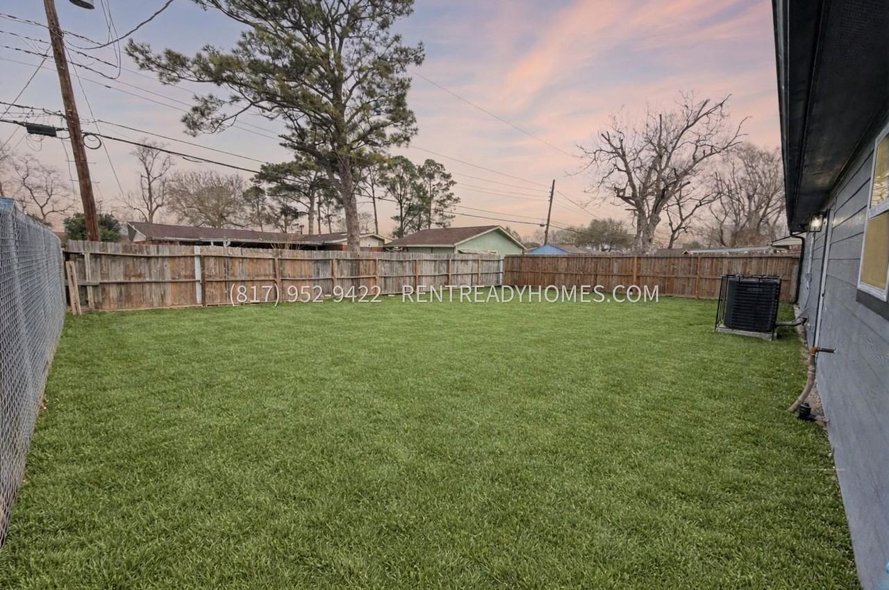 4330 Trafalgar Dr - Photo 2 of 27