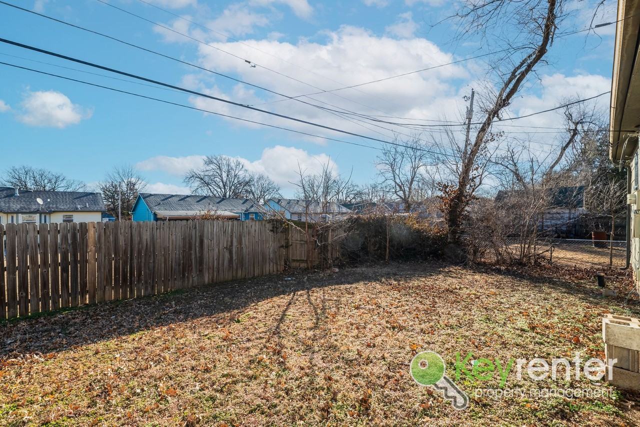 1432 Fairmount St - Photo 4 of 23