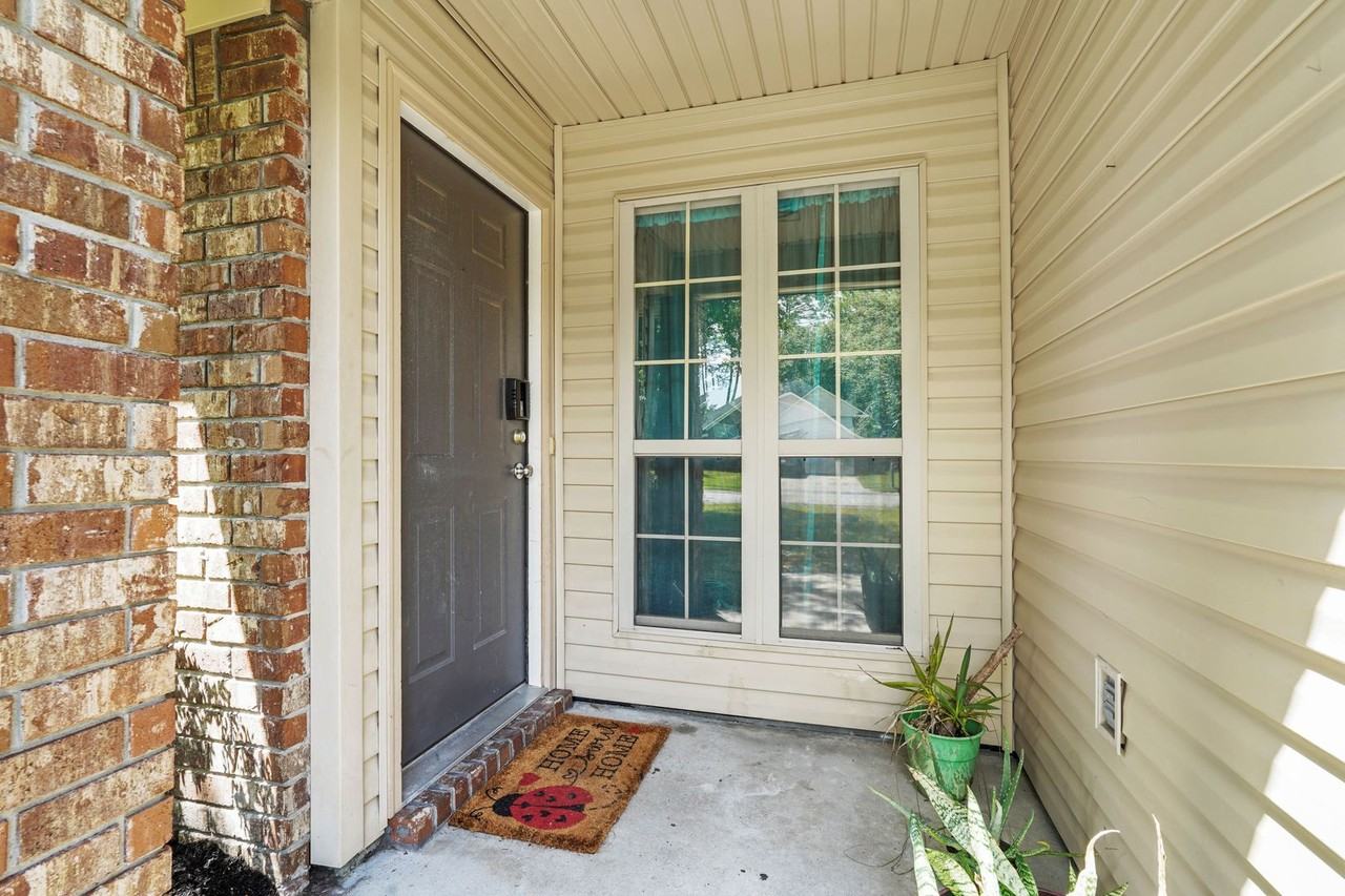 418 Lancaster Loop - Photo 2 of 20