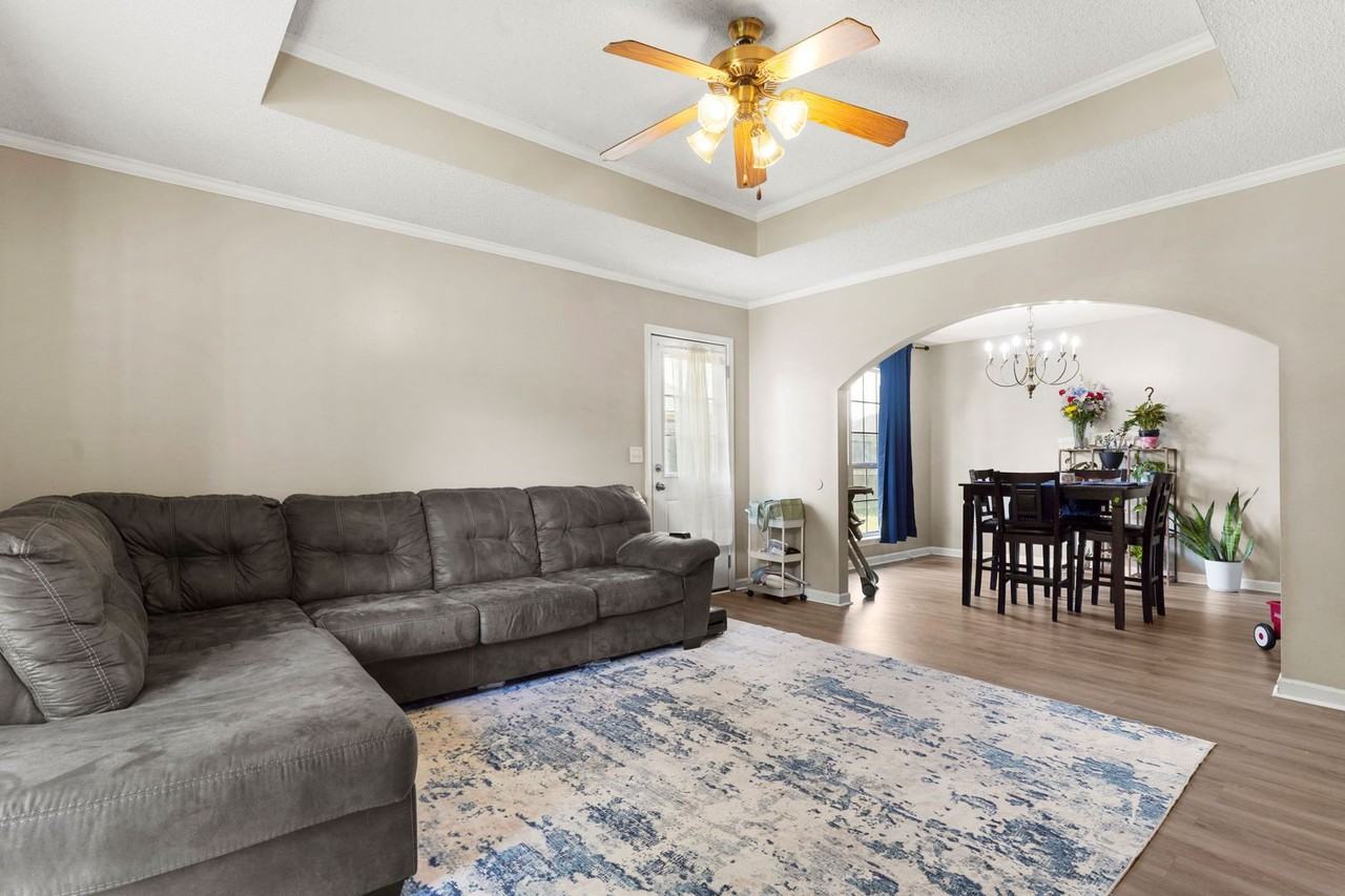 418 Lancaster Loop - Photo 3 of 20
