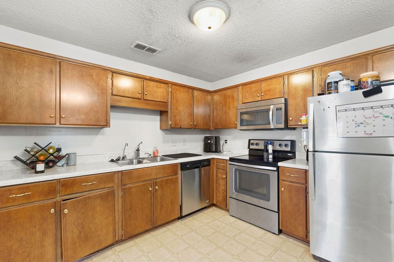418 Lancaster Loop - Photo 6 of 20