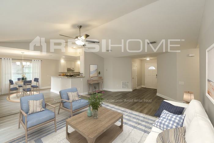 5255 Shore Dr - Photo 5 of 17