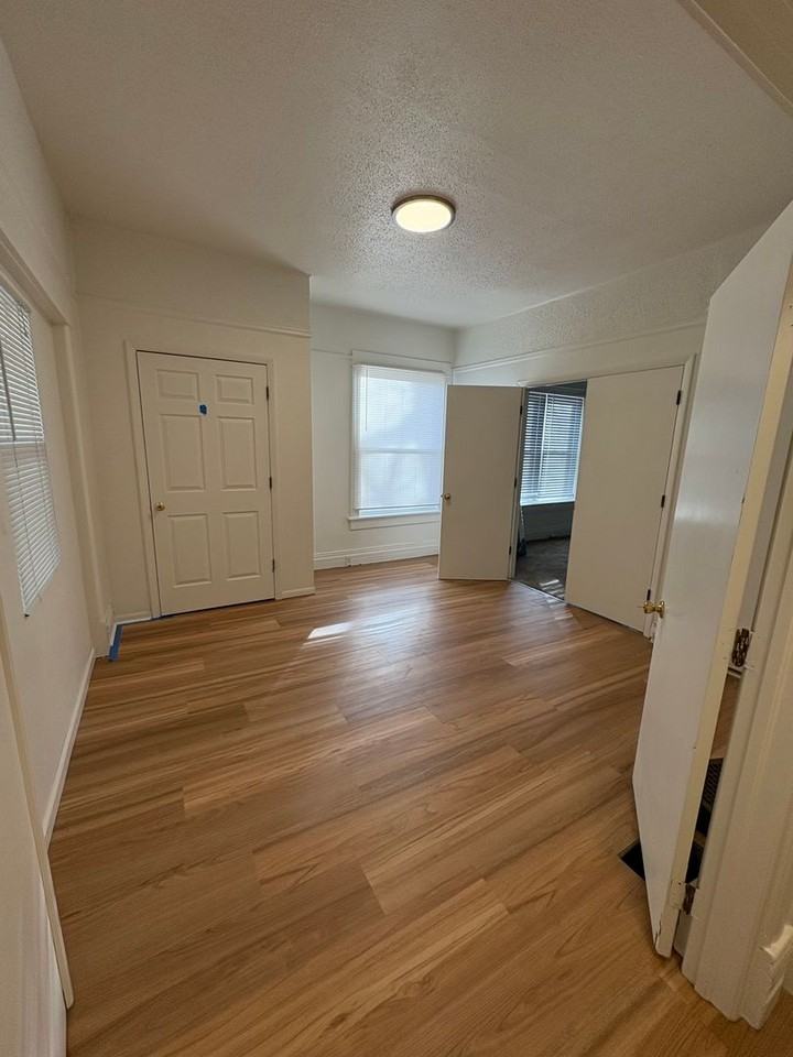 1423 10th Ave - Photo 3 of 18